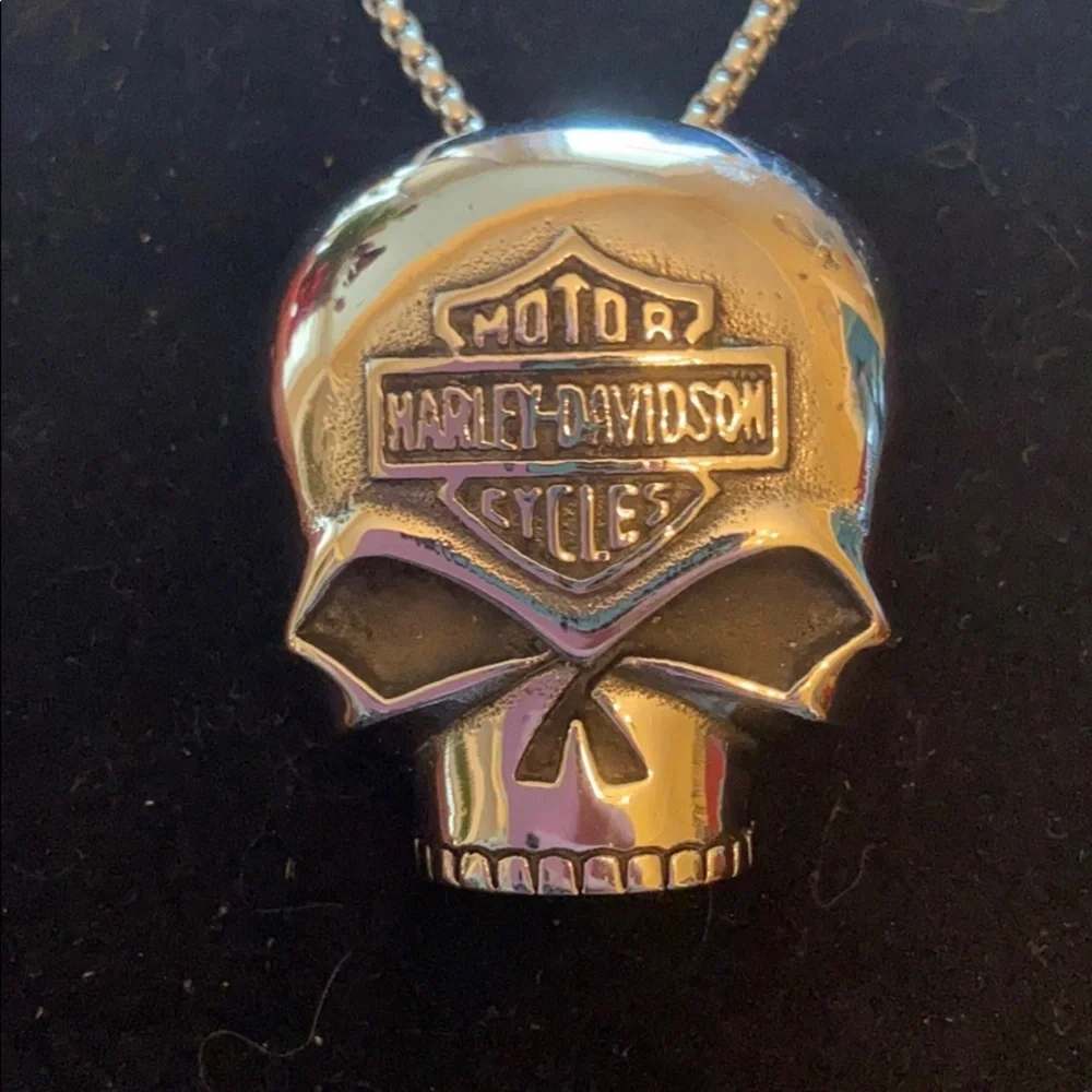 - Limited! HD Skull Necklace - Picture 2 of 4